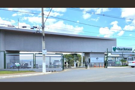 Casa de condomínio à venda com 363m², 5 quartos e 5 vagas Casa de condomínio à venda com 363m², 5 quartos e 5 vagasFachada condomínio