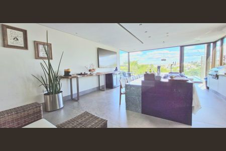 Casa de condomínio à venda com 363m², 5 quartos e 5 vagas Casa de condomínio à venda com 363m², 5 quartos e 5 vagasÁrea comum e churrasqueira