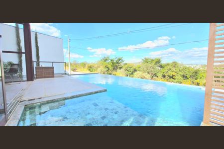 Casa de condomínio à venda com 363m², 5 quartos e 5 vagas Casa de condomínio à venda com 363m², 5 quartos e 5 vagasÁrea comum - Piscina