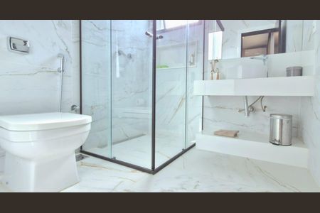 Casa de condomínio à venda com 363m², 5 quartos e 5 vagas Casa de condomínio à venda com 363m², 5 quartos e 5 vagasBanheiro da Suíte 1