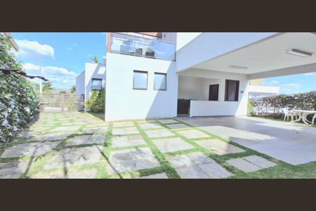 Casa de condomínio à venda com 363m², 5 quartos e 5 vagas Casa de condomínio à venda com 363m², 5 quartos e 5 vagasQuintal