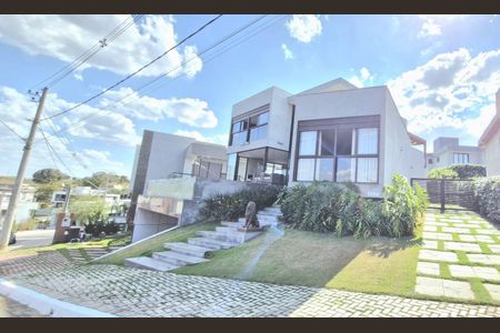 Casa de condomínio à venda com 363m², 5 quartos e 5 vagas Casa de condomínio à venda com 363m², 5 quartos e 5 vagasFachada casa