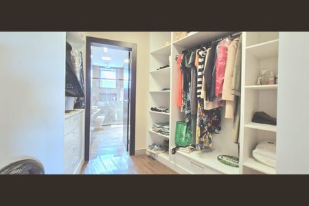 Casa de condomínio à venda com 363m², 5 quartos e 5 vagas Casa de condomínio à venda com 363m², 5 quartos e 5 vagasClosed suíte 2