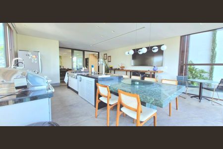 Casa de condomínio à venda com 363m², 5 quartos e 5 vagas Casa de condomínio à venda com 363m², 5 quartos e 5 vagasÁrea comum - Churrasqueira