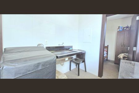 Casa de condomínio à venda com 363m², 5 quartos e 5 vagas Casa de condomínio à venda com 363m², 5 quartos e 5 vagasLavanderia