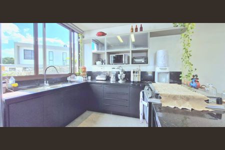 Casa de condomínio à venda com 363m², 5 quartos e 5 vagas Casa de condomínio à venda com 363m², 5 quartos e 5 vagasCozinha - Armários