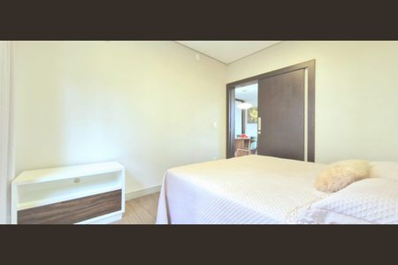 Casa de condomínio à venda com 363m², 5 quartos e 5 vagas Casa de condomínio à venda com 363m², 5 quartos e 5 vagasSuíte 1