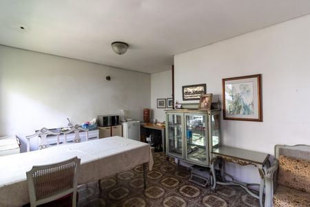 Casa à venda com 360m², 5 quartos e 3 vagas Casa à venda com 360m², 5 quartos e 3 vagasEdícula - Sala integrada com a cozinha