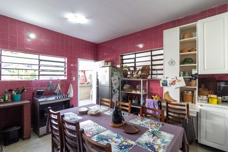 Casa à venda com 360m², 5 quartos e 3 vagas Casa à venda com 360m², 5 quartos e 3 vagasCozinha