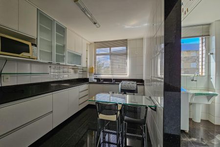 Apartamento à venda com 120m², 3 quartos e 2 vagas Apartamento à venda com 120m², 3 quartos e 2 vagasCozinha