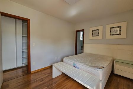 Apartamento à venda com 120m², 3 quartos e 2 vagas Apartamento à venda com 120m², 3 quartos e 2 vagasSuíte