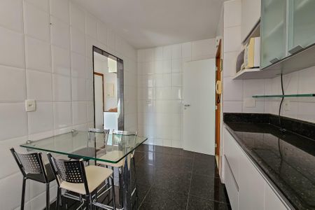 Apartamento à venda com 120m², 3 quartos e 2 vagas Apartamento à venda com 120m², 3 quartos e 2 vagasCozinha