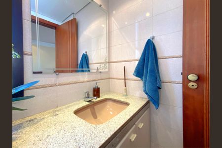 Apartamento à venda com 130m², 4 quartos e 2 vagas Apartamento à venda com 130m², 4 quartos e 2 vagasLavabo da Sala