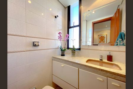 Apartamento à venda com 130m², 4 quartos e 2 vagas Apartamento à venda com 130m², 4 quartos e 2 vagasLavabo da Sala