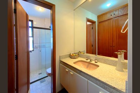 Apartamento à venda com 130m², 4 quartos e 2 vagas Apartamento à venda com 130m², 4 quartos e 2 vagasBanheiro