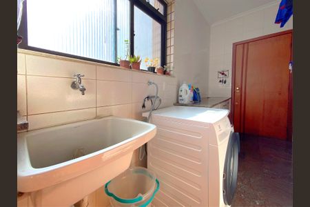 Apartamento à venda com 130m², 4 quartos e 2 vagas Apartamento à venda com 130m², 4 quartos e 2 vagasÁrea de Serviço