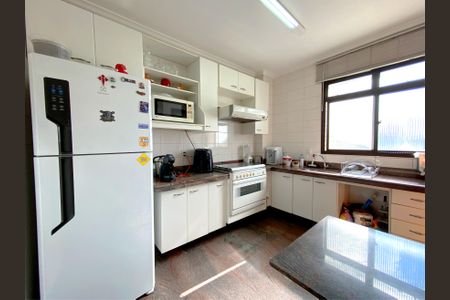 Apartamento à venda com 130m², 4 quartos e 2 vagas Apartamento à venda com 130m², 4 quartos e 2 vagasCozinha