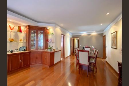 Apartamento à venda com 130m², 4 quartos e 2 vagas Apartamento à venda com 130m², 4 quartos e 2 vagasSala