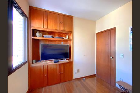 Apartamento à venda com 130m², 4 quartos e 2 vagas Apartamento à venda com 130m², 4 quartos e 2 vagasQuarto 4
