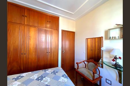 Apartamento à venda com 130m², 4 quartos e 2 vagas Apartamento à venda com 130m², 4 quartos e 2 vagasQuarto 2