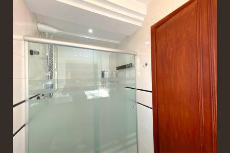 Apartamento à venda com 130m², 4 quartos e 2 vagas Apartamento à venda com 130m², 4 quartos e 2 vagasBanheiro da Suíte