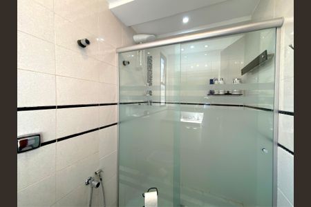 Apartamento à venda com 130m², 4 quartos e 2 vagas Apartamento à venda com 130m², 4 quartos e 2 vagasBanheiro da Suíte