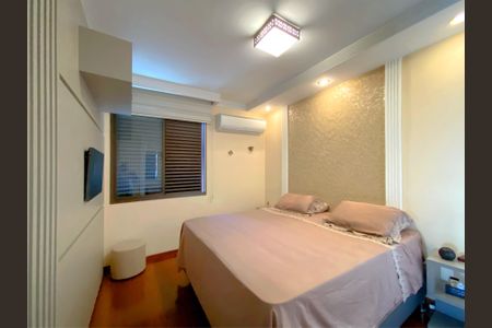 Apartamento à venda com 130m², 4 quartos e 2 vagas Apartamento à venda com 130m², 4 quartos e 2 vagasSuite