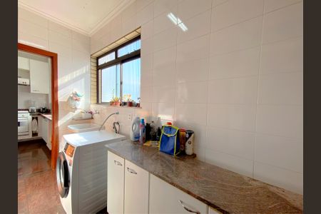 Apartamento à venda com 130m², 4 quartos e 2 vagas Apartamento à venda com 130m², 4 quartos e 2 vagasÁrea de Serviço