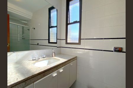 Apartamento à venda com 130m², 4 quartos e 2 vagas Apartamento à venda com 130m², 4 quartos e 2 vagasBanheiro da Suíte