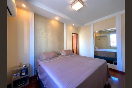 Apartamento à venda com 130m², 4 quartos e 2 vagas Apartamento à venda com 130m², 4 quartos e 2 vagasSuite