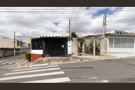 Casa à venda com 168m², 2 quartos e 2 vagas Casa à venda com 168m², 2 quartos e 2 vagasFachada