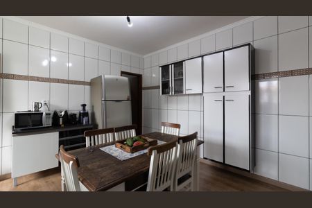 Casa à venda com 168m², 2 quartos e 2 vagas Casa à venda com 168m², 2 quartos e 2 vagasCozinha