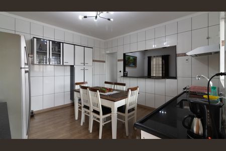 Casa à venda com 168m², 2 quartos e 2 vagas Casa à venda com 168m², 2 quartos e 2 vagasCozinha