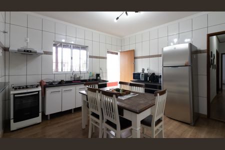 Casa à venda com 168m², 2 quartos e 2 vagas Casa à venda com 168m², 2 quartos e 2 vagasCozinha