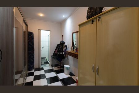 Casa à venda com 168m², 2 quartos e 2 vagas Casa à venda com 168m², 2 quartos e 2 vagasCloset da Suíte