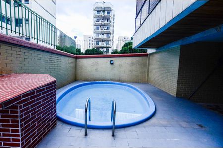 Apartamento à venda com 156m², 3 quartos e 2 vagas Apartamento à venda com 156m², 3 quartos e 2 vagasÁrea comum - Piscina