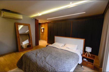 Apartamento à venda com 156m², 3 quartos e 2 vagas Apartamento à venda com 156m², 3 quartos e 2 vagasSuíte 1