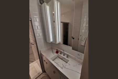 Banheiro da Suíte de apartamento para alugar com 2 quartos, 69m² em Auxiliadora, Porto Alegre