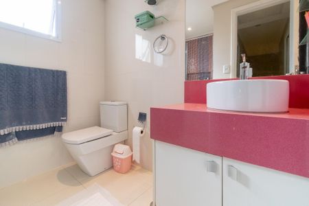 Casa de condomínio à venda com 155m², 3 quartos e 3 vagasBanheiro Social