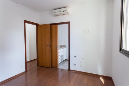 Apartamento à venda com 120m², 4 quartos e 2 vagas Apartamento à venda com 120m², 4 quartos e 2 vagasSuíte 01