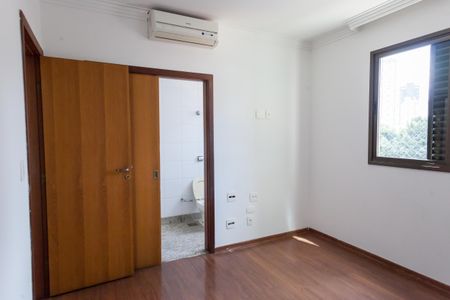Apartamento à venda com 120m², 4 quartos e 2 vagas Apartamento à venda com 120m², 4 quartos e 2 vagasSuíte 01