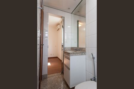 Apartamento à venda com 120m², 4 quartos e 2 vagas Apartamento à venda com 120m², 4 quartos e 2 vagasBanheiro Semi Suíte 1 e 2