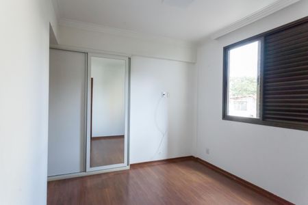 Apartamento à venda com 120m², 4 quartos e 2 vagas Apartamento à venda com 120m², 4 quartos e 2 vagasSuíte 02