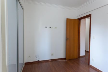 Apartamento à venda com 120m², 4 quartos e 2 vagas Apartamento à venda com 120m², 4 quartos e 2 vagasSemi Suíte 1