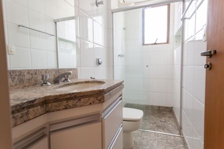 Apartamento à venda com 120m², 4 quartos e 2 vagas Apartamento à venda com 120m², 4 quartos e 2 vagasBanheiro Semi Suíte 1 e 2