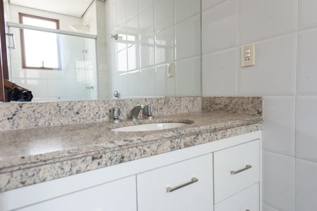 Apartamento à venda com 120m², 4 quartos e 2 vagas Apartamento à venda com 120m², 4 quartos e 2 vagasBanheiro Suíte 01