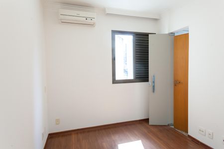 Apartamento à venda com 120m², 4 quartos e 2 vagas Apartamento à venda com 120m², 4 quartos e 2 vagasSemi Suíte 2