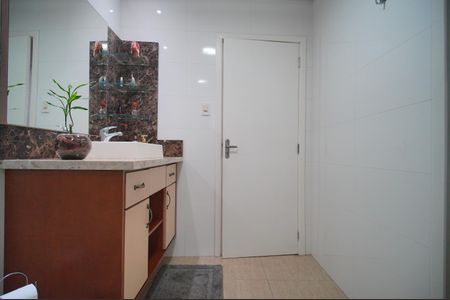 Casa à venda com 300m², 5 quartos e 2 vagasBanheiro da Suíte 2