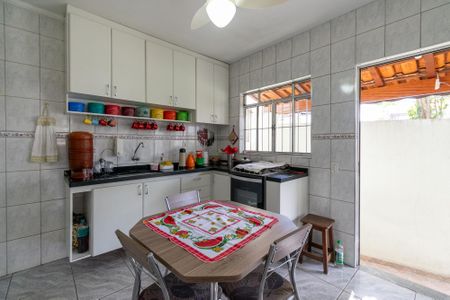 Casa à venda com 242m², 7 quartos e 4 vagasCozinha casa 1