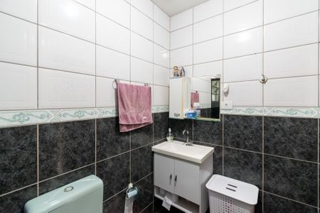 Casa à venda com 242m², 7 quartos e 4 vagasBanheiro casa 1